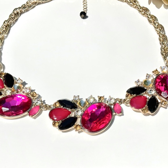 WHBM PINK & BLACK STONE STATEMENT NECKLACE - Picture 3 of 5